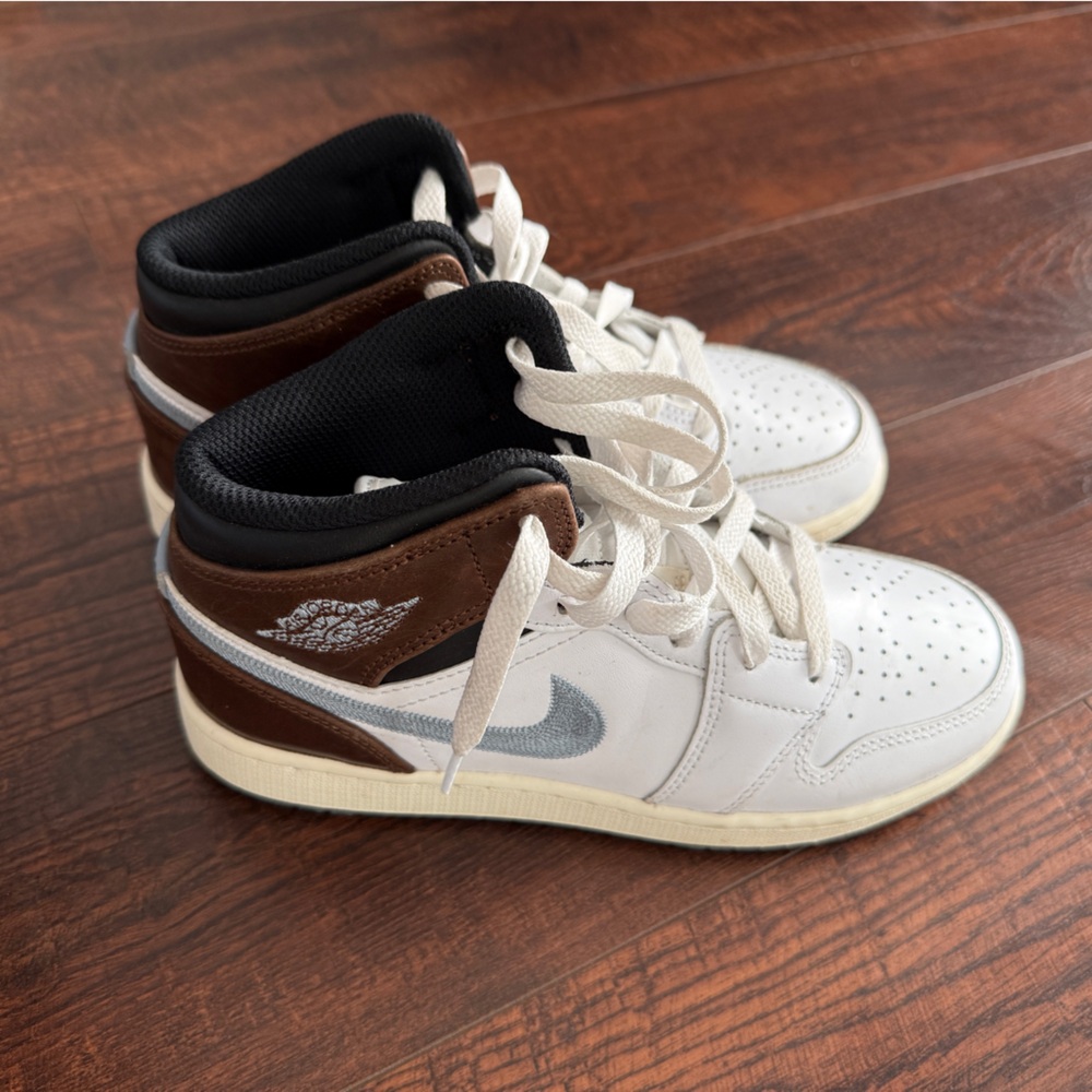 Jordan Kids High-Top Sneakers in White with Black Collar